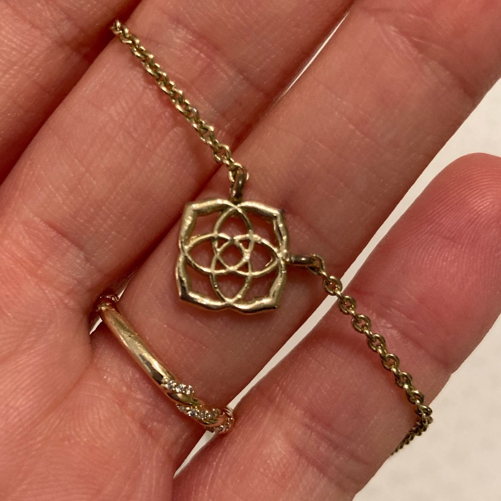 Kendra Scott pendent necklace